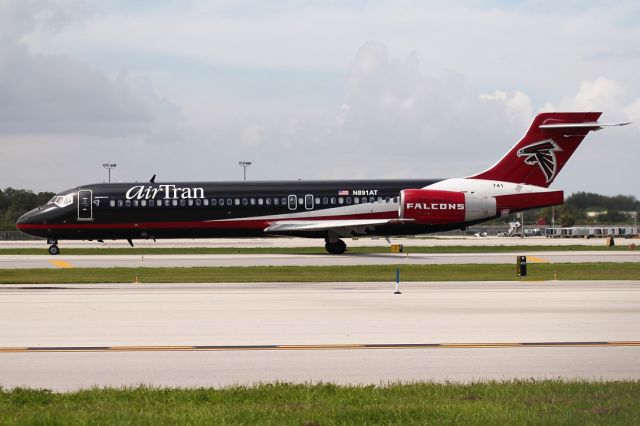 Boeing 717-200 (N891AT) - Go Falcons