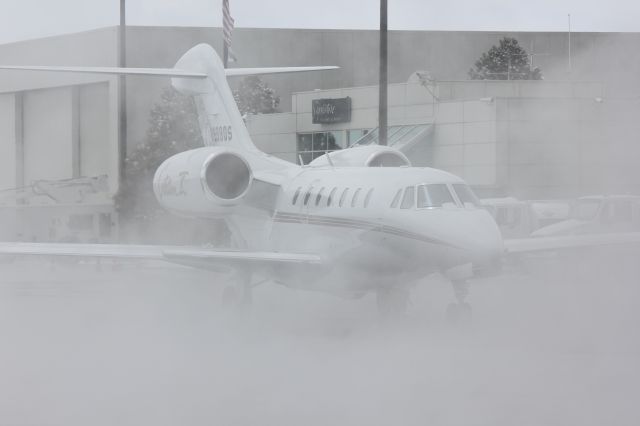 Cessna Citation X (N998QS) - Lots of water vapor coming off the concrete.