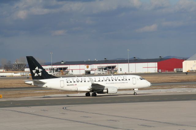 Embraer 175 (N829MD) - ERJ175 in Star Alliance colors taxis at BDL.