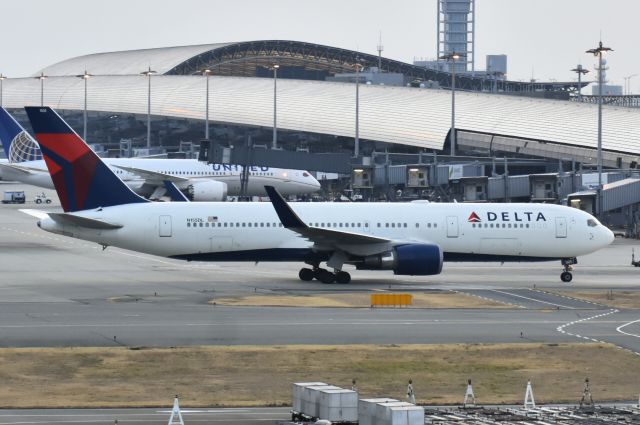 BOEING 767-300 (N155DL)