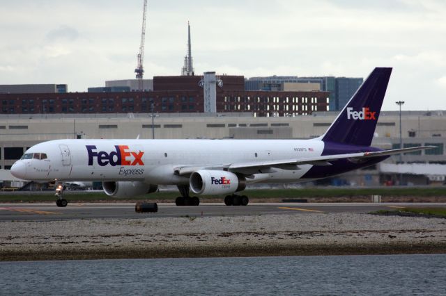 Boeing 757-200 (N928FD)