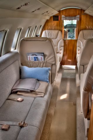 Hawker 800 (N406J)