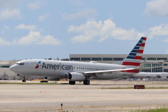 Boeing 737-800 (N930AN) - American Flight 1935 departs Runway 6 at Southwest Florida International Airport enroute to Charlotte-Douglas International Airport