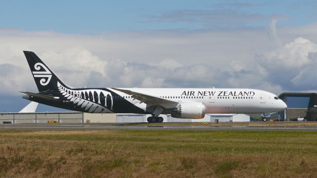 Boeing 787-9 Dreamliner (ZK-NZJ) - BOE8 taxis from Rwy 16R after completion of a B1 flight on 8/10/16. (ln 468 / cn 37966).