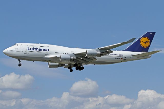 Boeing 747-400 (D-ABVR)