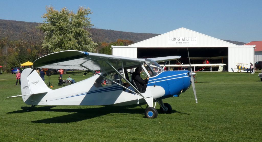 CHAMPION Tri-Traveler (N1885E) - Taxiing for a Pumpkin drop is this 1956 Aeronca 7AC Champion in the Autumn of 2022.