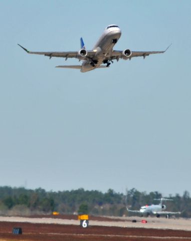 Embraer 170/175 (N88325)