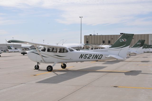 Cessna Skyhawk (N521ND)