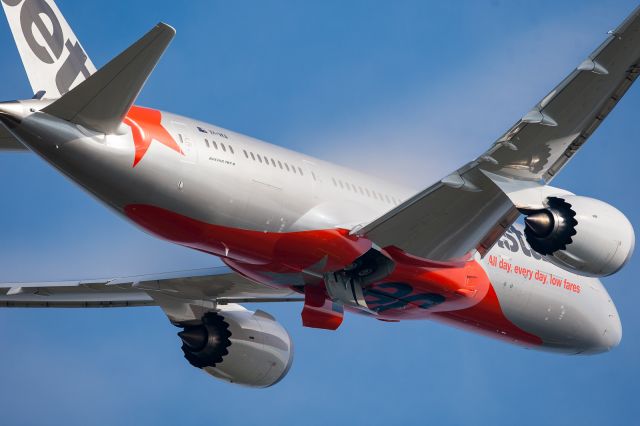 Boeing 787-8 (VH-VKA) - Jetstar (Qantas) 787 maiden flight