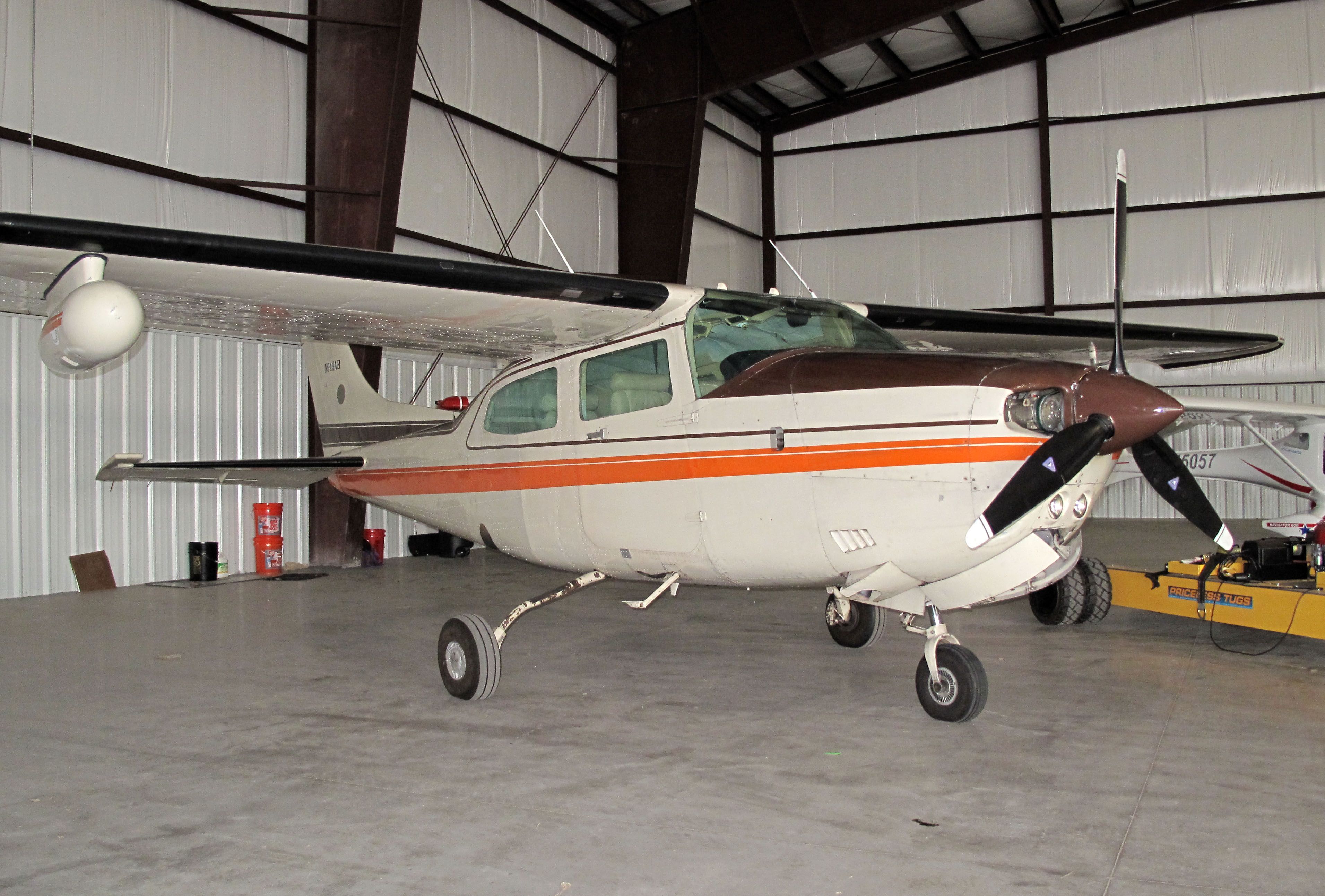 Cessna Centurion (N943AH) - Great airport - friendly people!