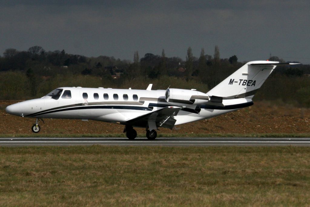 Cessna Citation CJ2+ (M-TBEA) - Touching down on rwy 26 on 29-Mar-18.