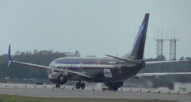 Boeing 737-800 (N36272) - SKYWALKER takes Runway 17R at Orlando for takeoff to Washington DC.