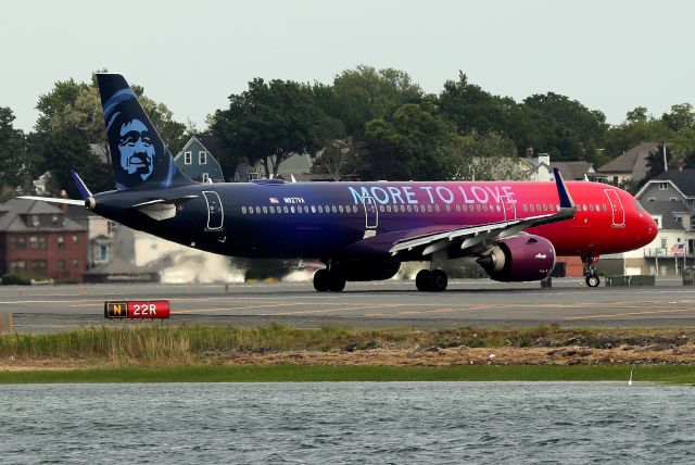 Airbus A321 (N927VA) - 'Alaska's 'More to Love' lining up on 22R