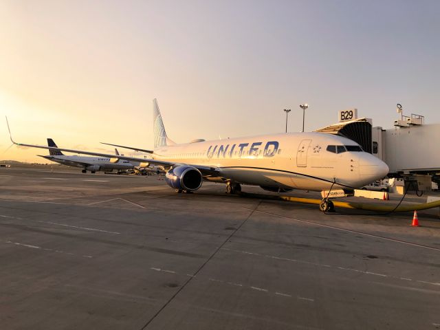 Boeing 737-800 (N14249)