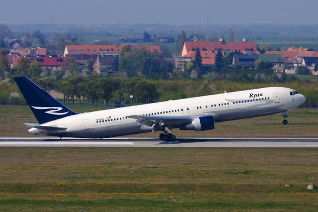 BOEING 767-300 (N120DL) - scratches on the rwy...post touch down