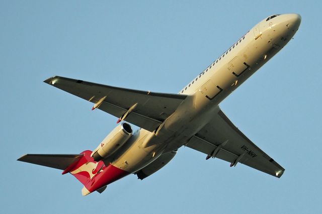 Fokker 100 (VH-NHV) - Fokker 100 cn11482. QantasLink VH-NHV departed runway 21 YPPH 23 June 2018.