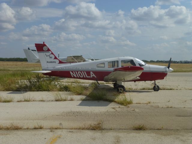 Piper Cherokee (N101LA)