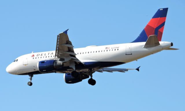 Airbus A319 (N318NB) - Seconds from landing, Mar. 2020.