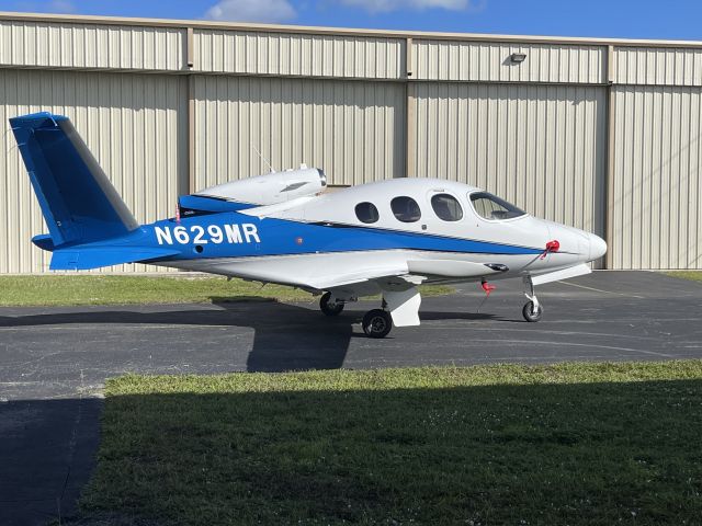 Cirrus Vision SF50 (N629MR)