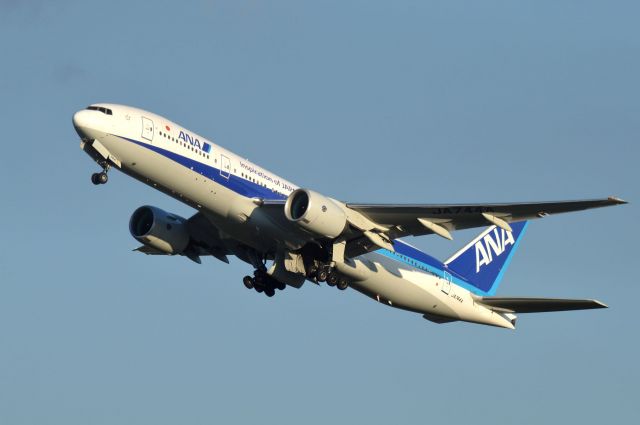 Boeing 777-200 (JA744A) - 2014-08-26