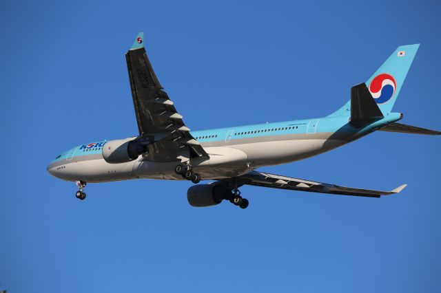 Airbus A330-200 (HL8227)