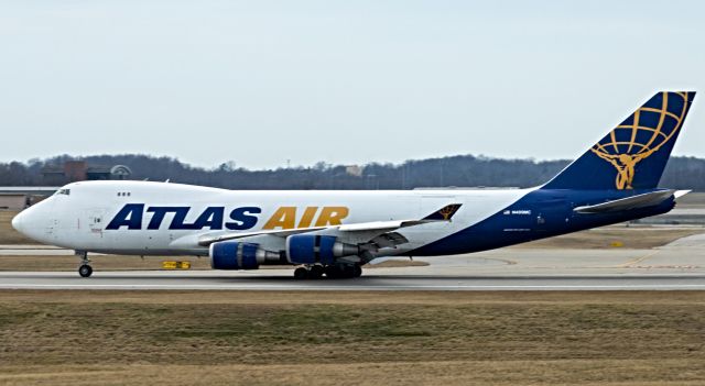 Boeing 747-400 (N499MC)