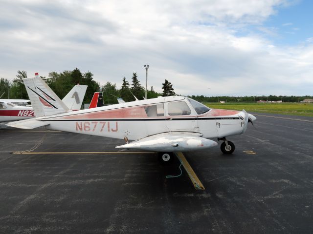 Piper Cherokee (N677IJ)