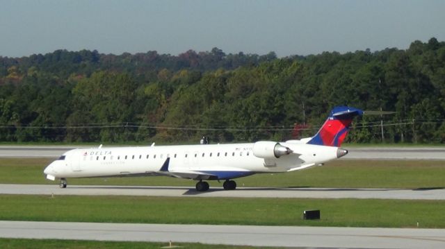 Canadair Regional Jet CRJ-700 (N915XJ)