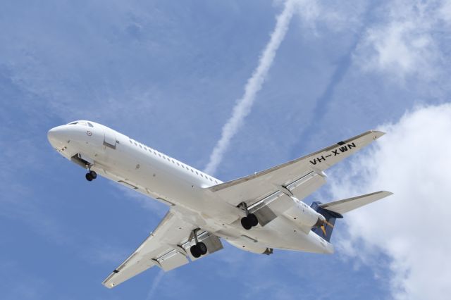 Fokker 100 (VH-XWN) - Approaching runway 01.