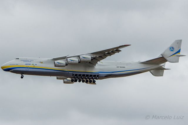 Antonov An-225 Mriya (UR-82060) - Antonov Design Bureau / Antonov An-225 Mriyabr /Registration: UR-82060br /br /Houston (IAH) - Campinas (VCP)br /br /Foto tirada em: 14/11/2016br /Fotografia: Marcelo Luiz