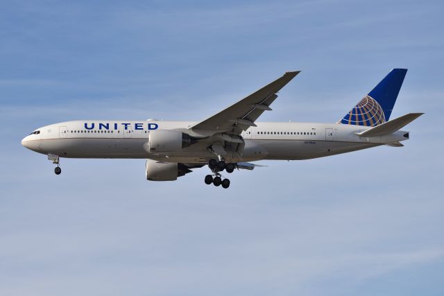 Boeing 777-200 (N792UA) - Arriving from ORD on 23-R on 12-20-20. Coming to pick up the Houston Texan's football team.