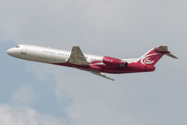 Fokker 100 (OE-IID)