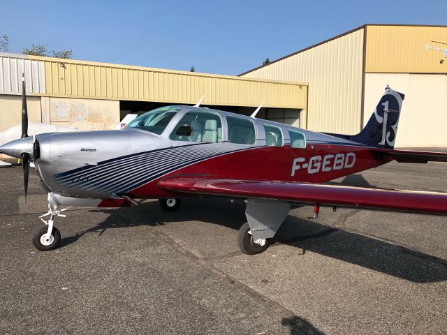 Beechcraft Bonanza (36) (F-GEBD)