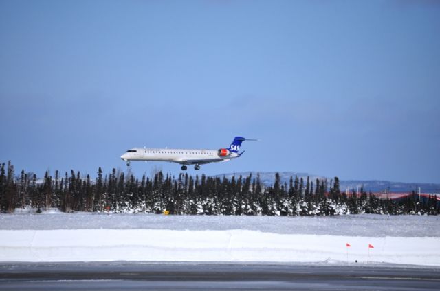 SAS9142 — - Landing runway 26 from Mirabel