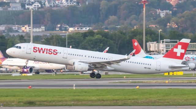 Airbus A321 (HB-ION)