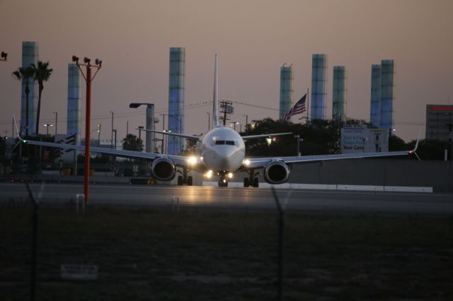 Boeing 737-900 (N807DN)