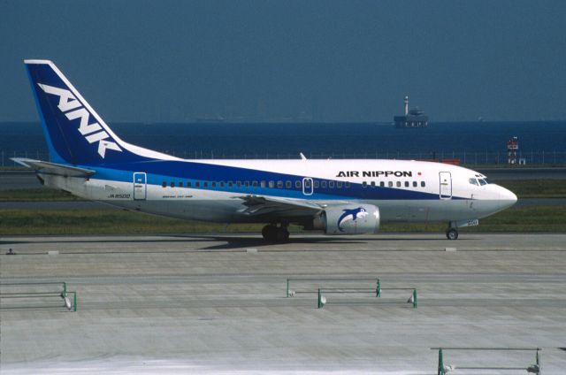 Boeing 737-500 (JA8500) - Taxing at Tokyo-Haneda Intl Airport on 2002/10/12