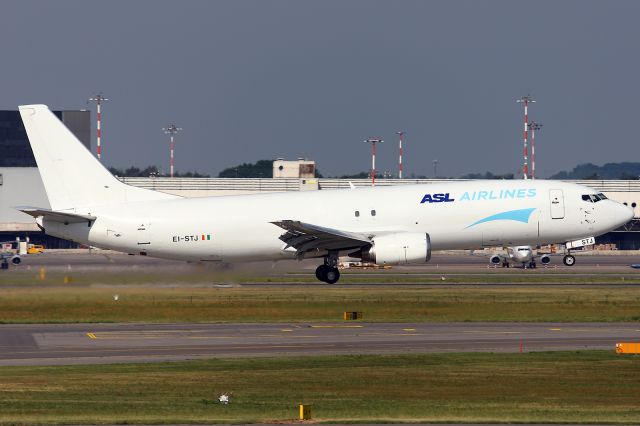 Boeing 737-700 (EI-STJ)