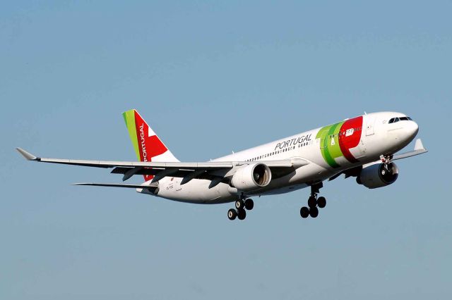 Airbus A330-300 (CS-TOG)