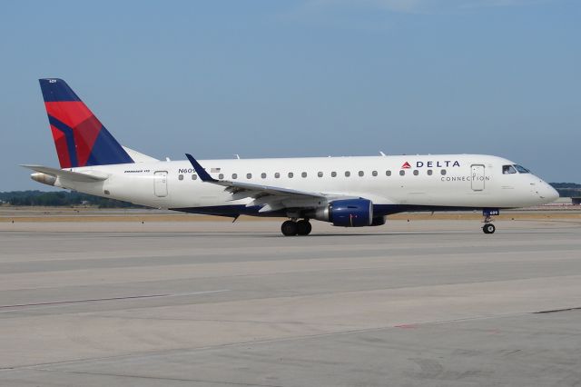 Embraer 170/175 (N609CZ)