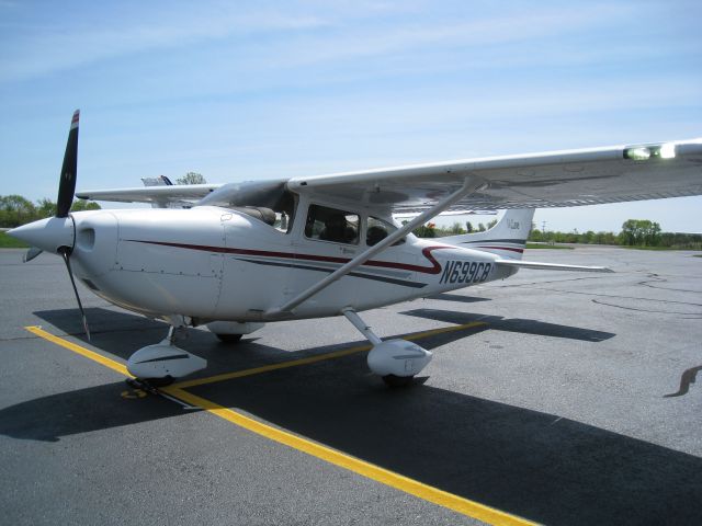 Cessna Skylane (N699CB)