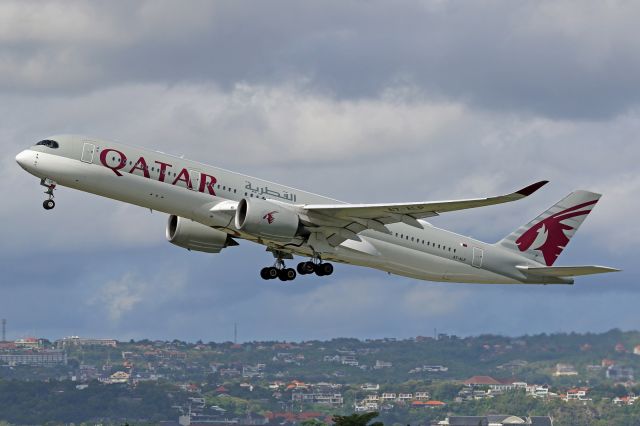 Airbus A350-900 (A7-ALP)