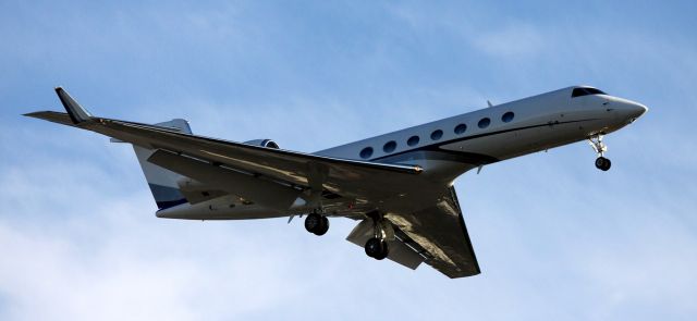 Gulfstream Aerospace Gulfstream V (N904G) - On Final 30L.  06-02-2015