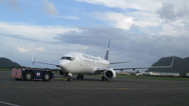 Boeing 737-800 (C-GKWJ)