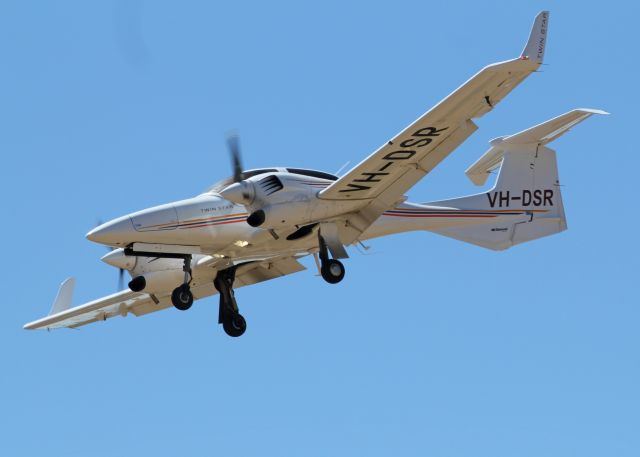 Diamond Twin Star (VH-DSR) - DIAMOND DA-42 TWIN STAR - REG VH-DSR (CN 42.271) - PARAFIELD ADELAIDE SA. AUSTRALIA - YPPF (25/11/2014)TAKEN WITH A 550D AND 300MM LENSE.