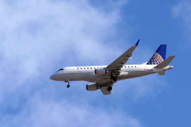 Embraer 170/175 (N655RW)