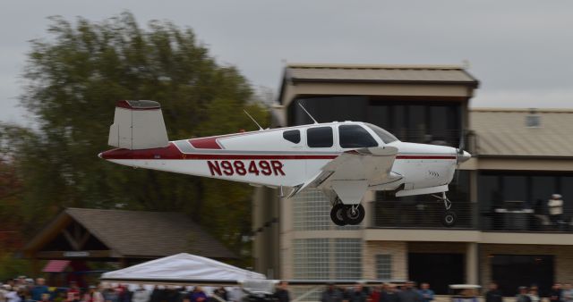 Beechcraft 35 Bonanza (N9849R)