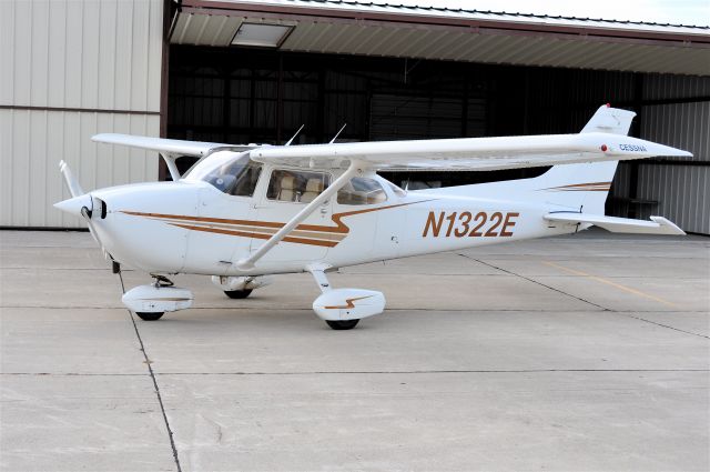 Cessna Skyhawk (N1322E)