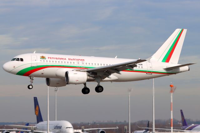 Airbus A319 (LZ-AOB)