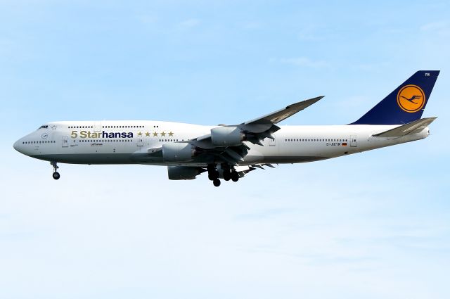 BOEING 747-8 (D-ABYM) - Lufthansas newest 5 Starhansa ***** livery arriving from Frankfurt